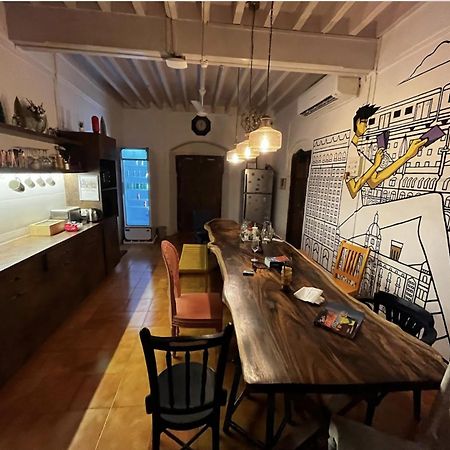 Gosolo Stays Bandra Hostel Мумбай Екстериор снимка
