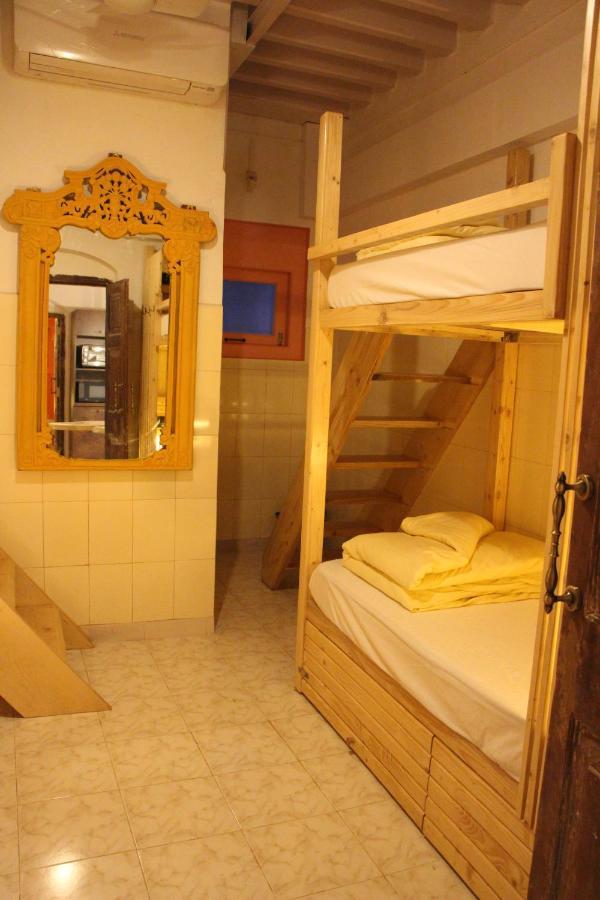 Gosolo Stays Bandra Hostel Мумбай Екстериор снимка