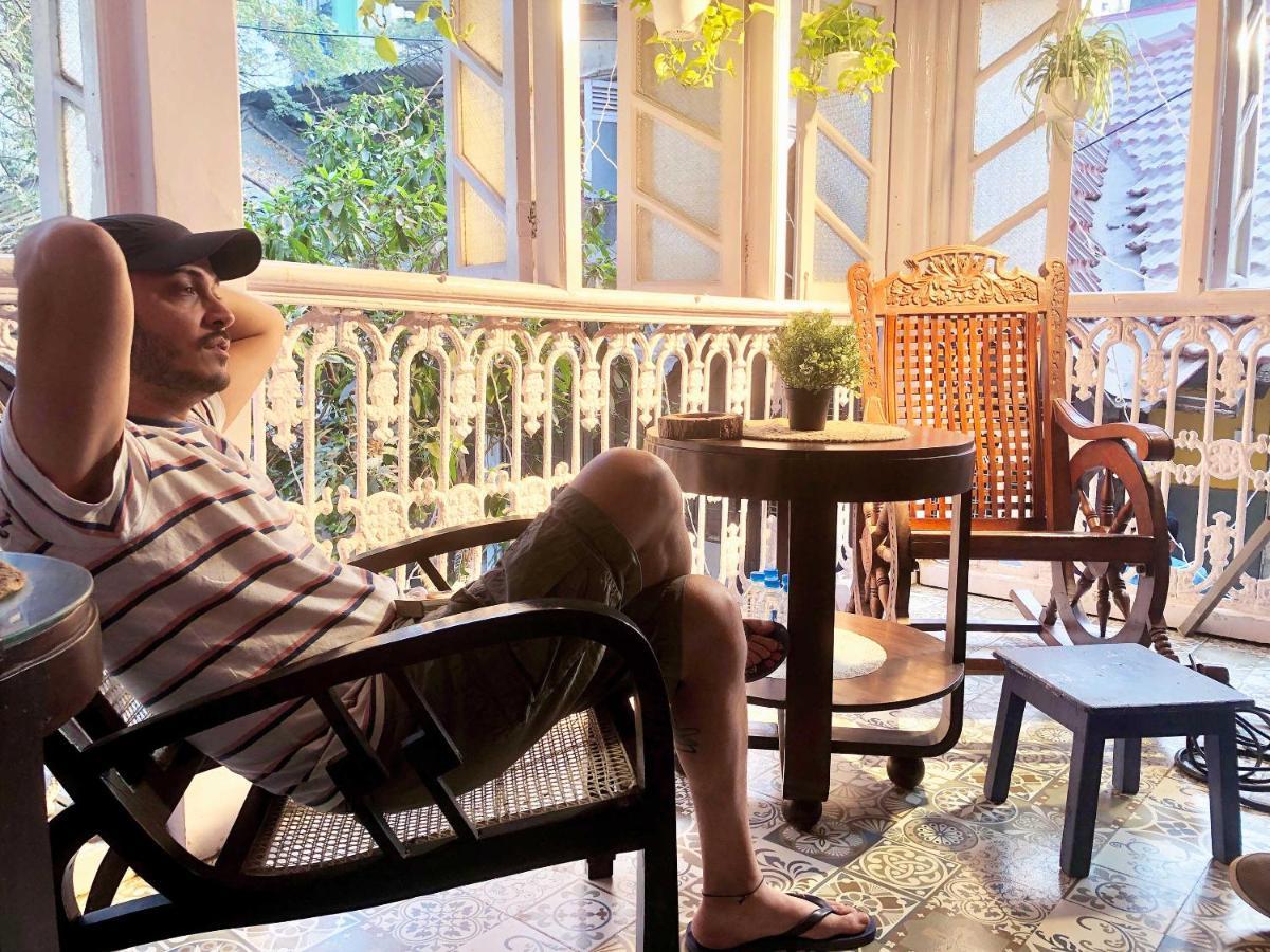 Gosolo Stays Bandra Hostel Мумбай Екстериор снимка