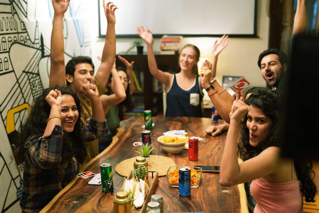 Gosolo Stays Bandra Hostel Мумбай Екстериор снимка