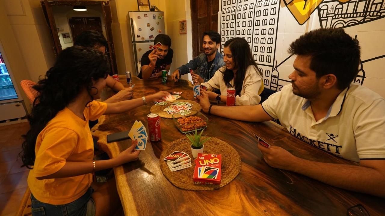 Gosolo Stays Bandra Hostel Мумбай Екстериор снимка