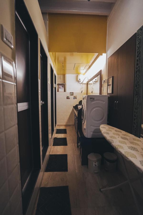 Gosolo Stays Bandra Hostel Мумбай Екстериор снимка