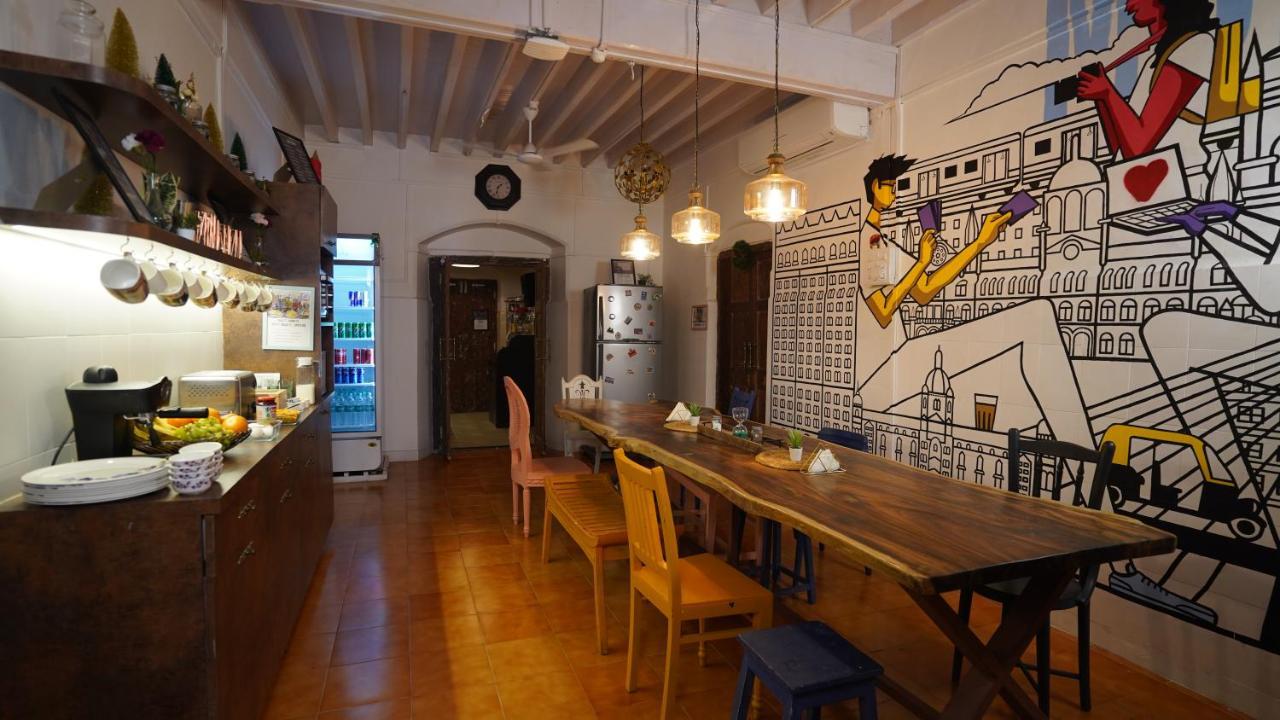 Gosolo Stays Bandra Hostel Мумбай Екстериор снимка