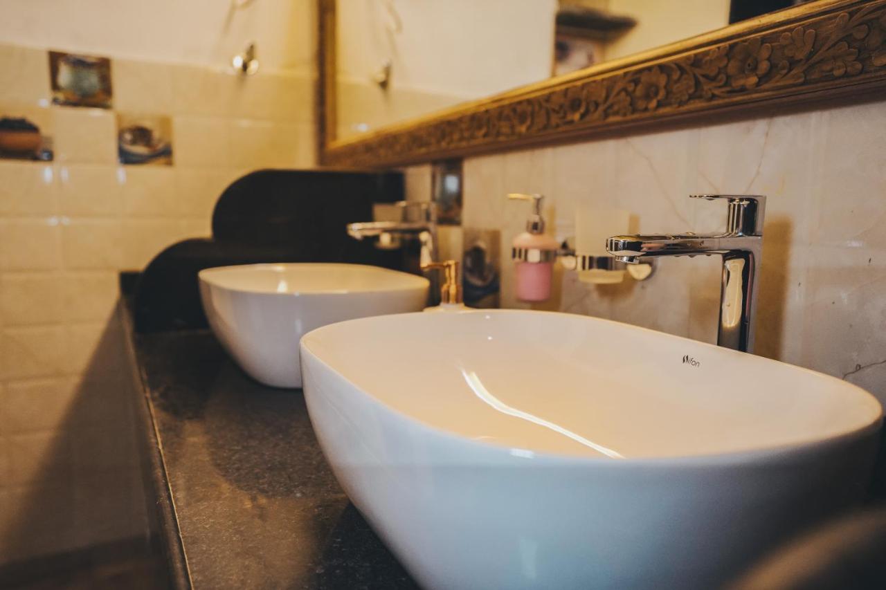 Gosolo Stays Bandra Hostel Мумбай Екстериор снимка