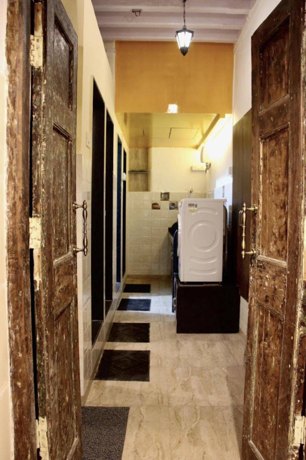 Gosolo Stays Bandra Hostel Мумбай Екстериор снимка