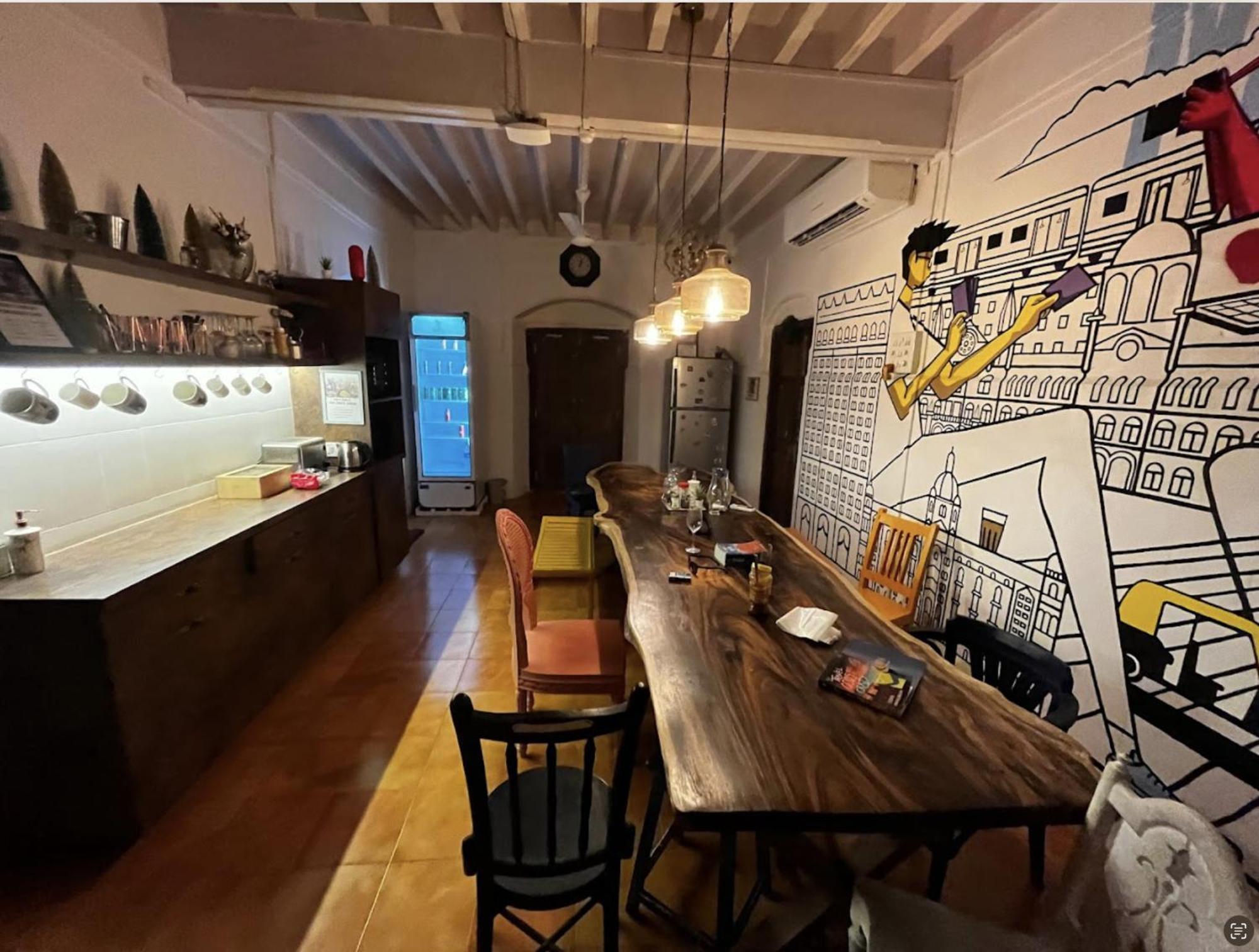 Gosolo Stays Bandra Hostel Мумбай Екстериор снимка